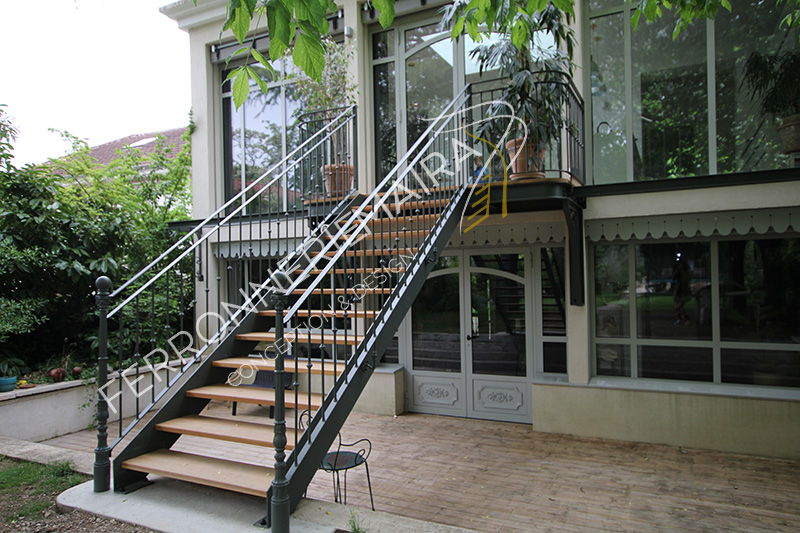 Escalier métallique extérieur sur-mesure Isère