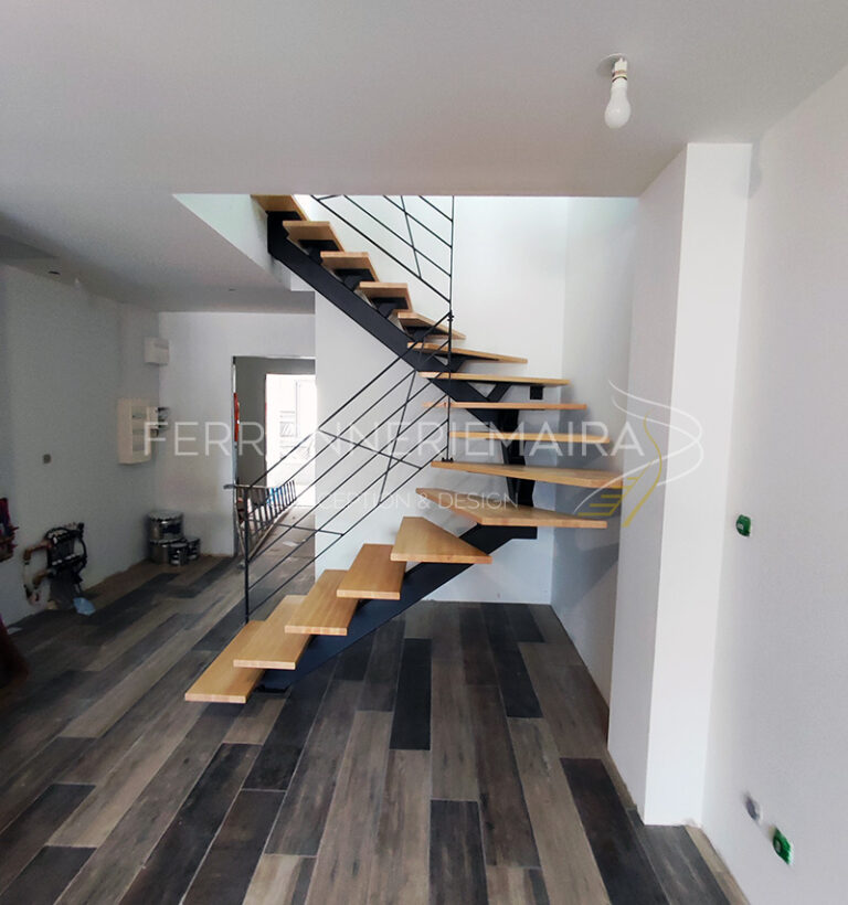 Escalier sur mesure limon central acier bois- Ferronnerie MAIRA